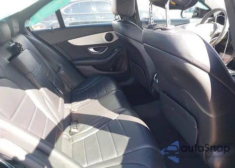 2019 Mercedes-Benz C 300 z USA, uszkodzony, nr VIN 55SWF8DB2KU321544